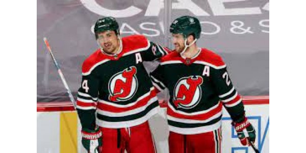 New Jersey Devilsin ensimmäinen ja kolmas pelipaita
